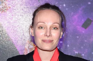 «Пусть зрители оторвутся от грядок, припадут к экранам и сами всё узнают» — Ольга Ломоносова о сериале «Всё как у людей»