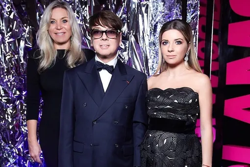 Беременная Галина Юдашкина показала округлившийся живот в облегающей одежде Беременная Галина Юдашкина показала округлившийся живот в облегающей одежде