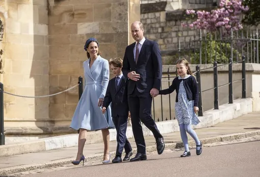 Кейт Миддлтон с мужем, дочерью и сыном