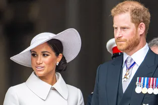 Светится от счастья: Меган Маркл впервые появилась на публике после получения детьми почётных королевских титулов