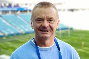 «Спортом начал заниматься с раннего детства»: звезда сериала «Физрук» Владимир Сычев показал, как выглядел ребенком «Спортом начал заниматься с раннего детства»: звезда сериала «Физрук» Владимир Сычев показал, как выглядел ребенком