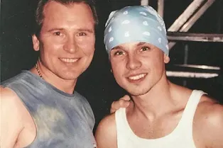 «Вообще не похож на себя»: Никита Малинин опубликовал архивную фотографию с мамой