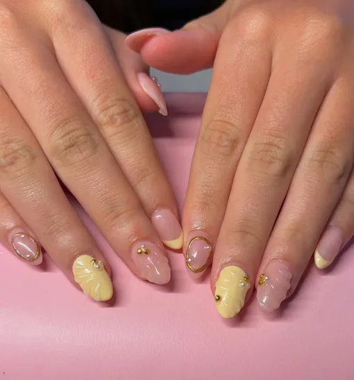 Денежный маникюр на май 2026