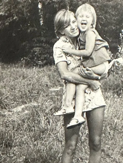 Юлия Бордовских в детстве с мамой Юлия Бордовских в детстве с мамой