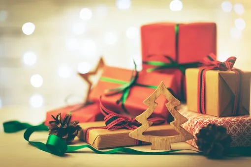 8 простых способов сэкономить на новогодних подарках: что подарить на Новый год 2026
