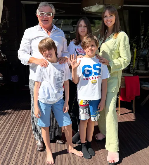 Полина и Дмитрий Дибровы с сыновьями