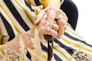 Сын 3 года наряжался в умершую мать, чтобы получать её пенсию