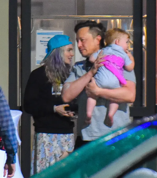 Миллиардер Илон Маск с певицей Граймс и сыном Эксом