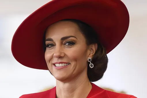 Елка Кейт Миддлтон оказалась «неувядающей»: прошлогодний декор дерева снова в моде Елка Кейт Миддлтон оказалась «неувядающей»: прошлогодний декор дерева снова в моде