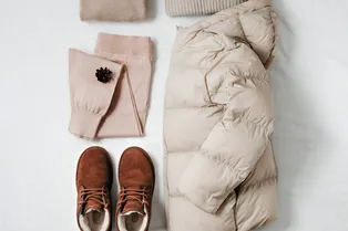 10 пуховиков и зимних курток от российских дизайнеров: необычные материалы и стильные фасоны 10 пуховиков и зимних курток от российских дизайнеров: необычные материалы и стильные фасоны