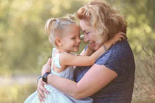 «Смелая бабушка»: мама Тимати сделала тату в честь новорожденного внука