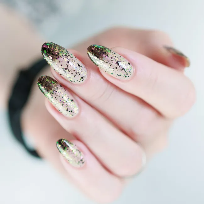 Маникюр на дачный сезон 2026: 35 фото и видео ногтей, которые выживут в огороде