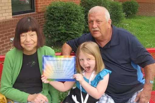 Вечная любовь. После смерти жены мужчина не расстается с двумя ее вещами