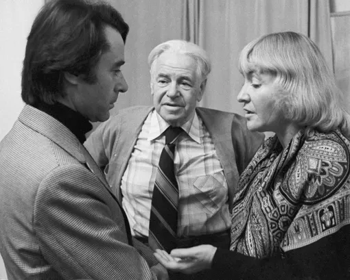 Андрей Дементьев, Алексей Каплер, Юлия Друнина на литературном вечере.