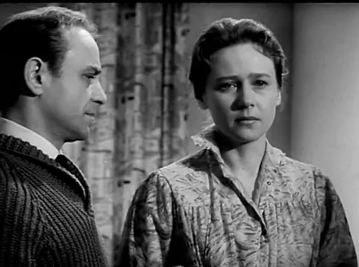 Кадр из фильма «Звонят, откройте дверь» (1965) Ия Саввина