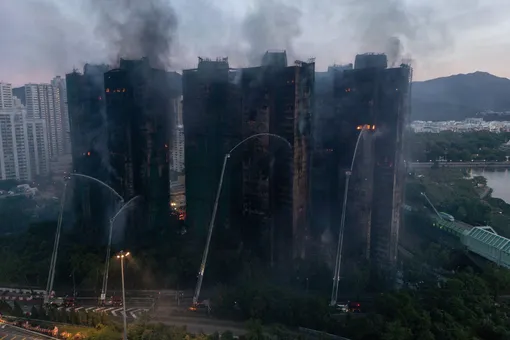 Названы причины страшного пожара в Гонконге, в котором погибло 55 человек и 300 пропало без вести