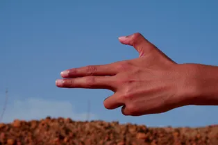 12-летняя девочка случайно застрелила двоюродного брата и покончила с собой 12-летняя девочка случайно застрелила двоюродного брата и покончила с собой