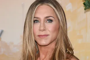 В отличной форме! 54-летняя Дженнифер Энистон полностью обнажилась для очень горячей постельной сцены