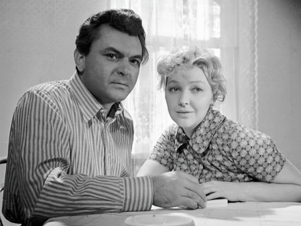 Әйелімнің кеудесі түсіп қалды.