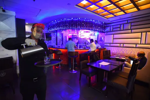 Рестораны станут «бесковидными» с 28 июня. Что еще изменится в Москве?