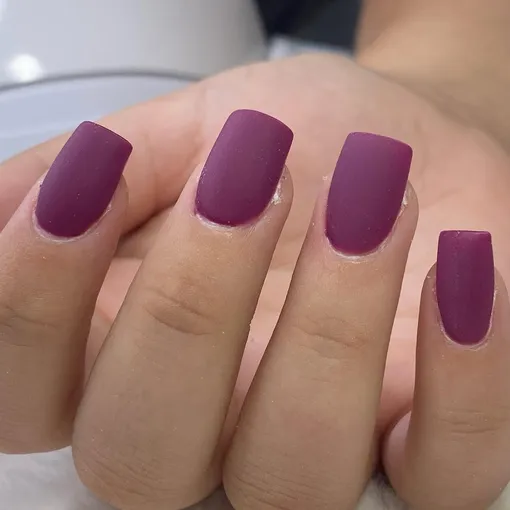 Однотонный матовый денежный маникюр на ноябрь 2025 года Однотонный матовый денежный маникюр на ноябрь 2025 года