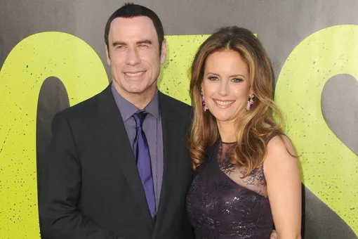 «Слёзы на глазах»: Джон Траволта спел песню для жены, умершей от рака