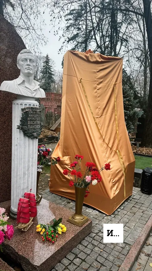 Момент перед открытием памятника Момент перед открытием памятника