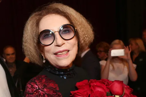 Инна Чурикова попала в реанимацию в тяжелом состоянии Инна Чурикова попала в реанимацию в тяжелом состоянии