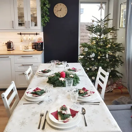 Венок из лапника на новогодний стол