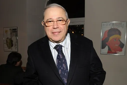 49-летняя дочь Евгения Петросяна прокомментировала развод артиста 49-летняя дочь Евгения Петросяна прокомментировала развод артиста