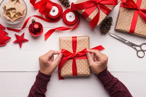 10 подарков на Новый год для дома: одеяла, свечи, чашки в стиле Хюгге