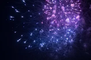 Скучные «огоньки» на ТВ и петарды: россияне рассказали, что их больше всего раздражает на Новый год Скучные «огоньки» на ТВ и петарды: россияне рассказали, что их больше всего раздражает на Новый год