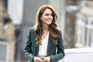 Почему Кейт Миддлтон отказалась от своих традиционных платьев в пользу деловых костюмов Почему Кейт Миддлтон отказалась от своих традиционных платьев в пользу деловых костюмов