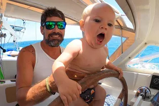 Семья с ребенком самоизолировалась в «маленьком раю». На острове...