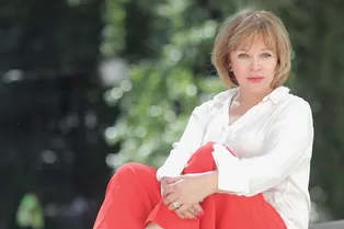 Актриса Елена Валюшкина показала нежное фото с дочерью-выпускницей Актриса Елена Валюшкина показала нежное фото с дочерью-выпускницей