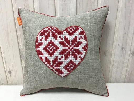 Вышитая подушка-оберег Вышитая подушка-оберег