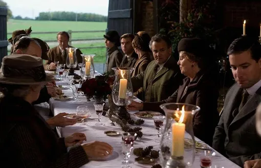 Пример оформления освещения стола Пример оформления освещения стола