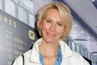 «Ох, какие ножки!» 53-летняя Татьяна Лазарева сфотографировалась в кружевных шортах «Ох, какие ножки!» 53-летняя Татьяна Лазарева сфотографировалась в кружевных шортах