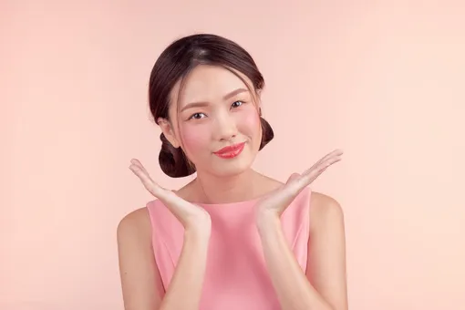 В духе китайских дорам: 30+ идей маникюра на осень 2025 с фото