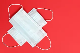 В Красноярском крае врач ударила маму ребенка-инвалида из-за маски