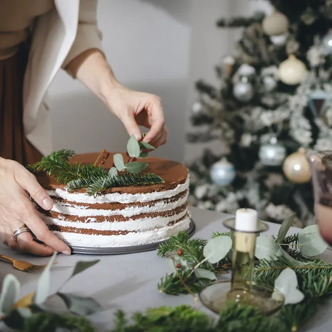 Как модно украсить торт на Новый год Красной Огненной Лошади 2026?