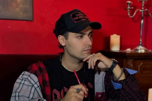 Дед Мороз отдыхает: Олег Шепс силой мысли рассекретил подарок от своей девушки