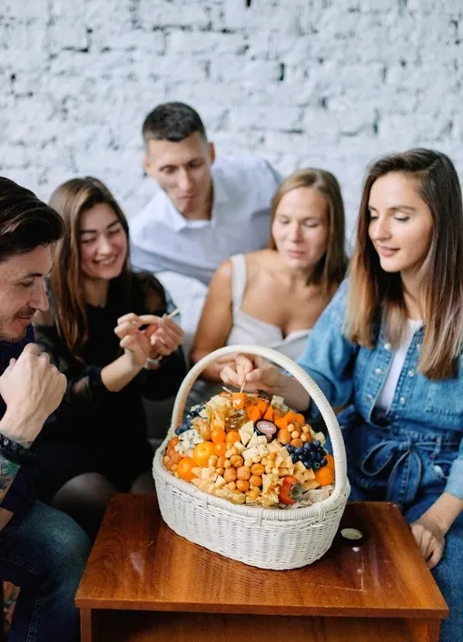 коризна с фруктами и сыром