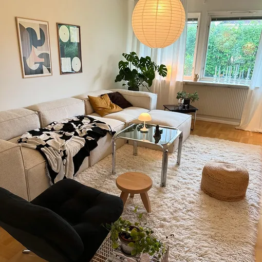 Фактурный ковер в гостиной