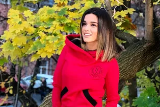 «Теперь можно и без фотошопа»: Ксения Бородина показала фигуру в «корректирующем» купальнике