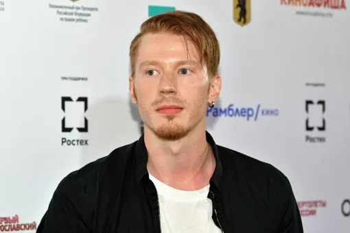 Красивая спина! Жена Никиты Преснякова встретила рассвет в топе с вырезом