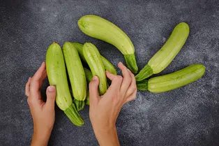 30 оригинальных закусок из кабачков: от легких салатов до зимних заготовок