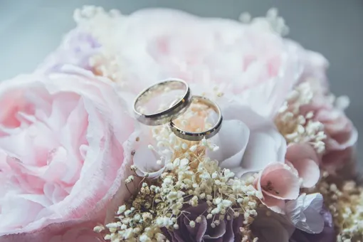 На вызвавшее споры платье матери невесты выстроилась очередь из желающих его купить На вызвавшее споры платье матери невесты выстроилась очередь из желающих его купить