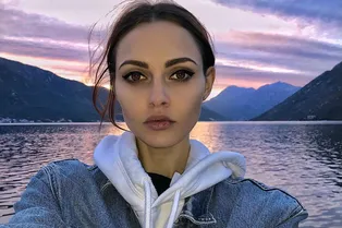 Бывшая участница группы SEREBRO Полина Фаворская выложила откровенное видео