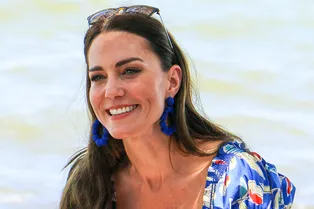 Как Кейт Миддлтон выглядит в купальнике? 20 пляжных фото принцессы, демонстрирующих её стройную фигуру